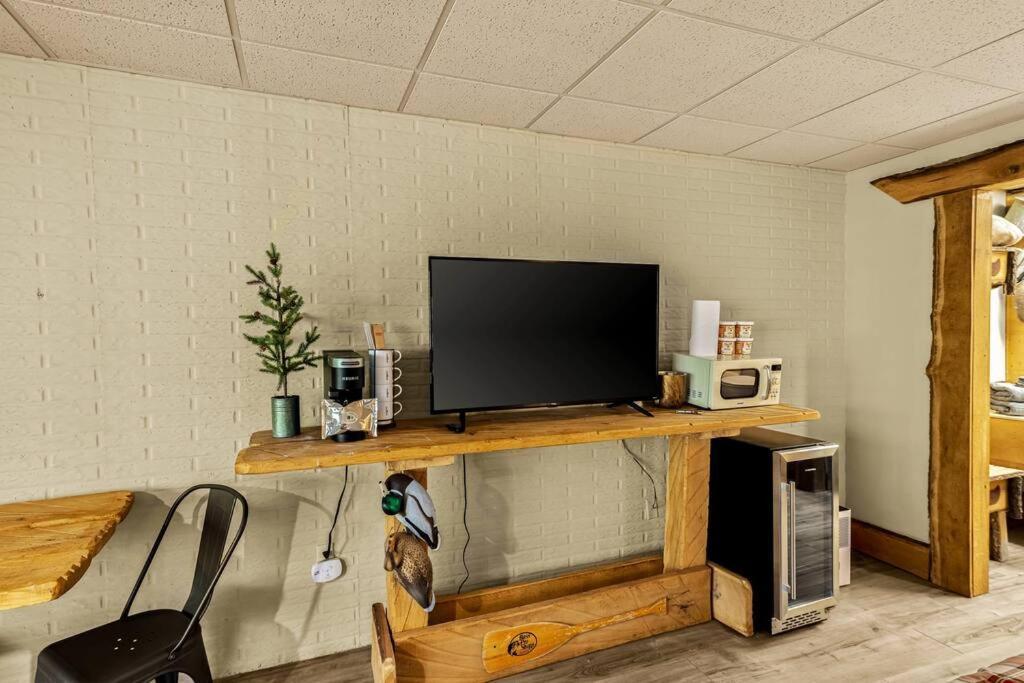 Stonegate Lodge King Bed Wifi 50 Roku Tv Salt Water Pool Room #104 Eureka Springs Exterior photo